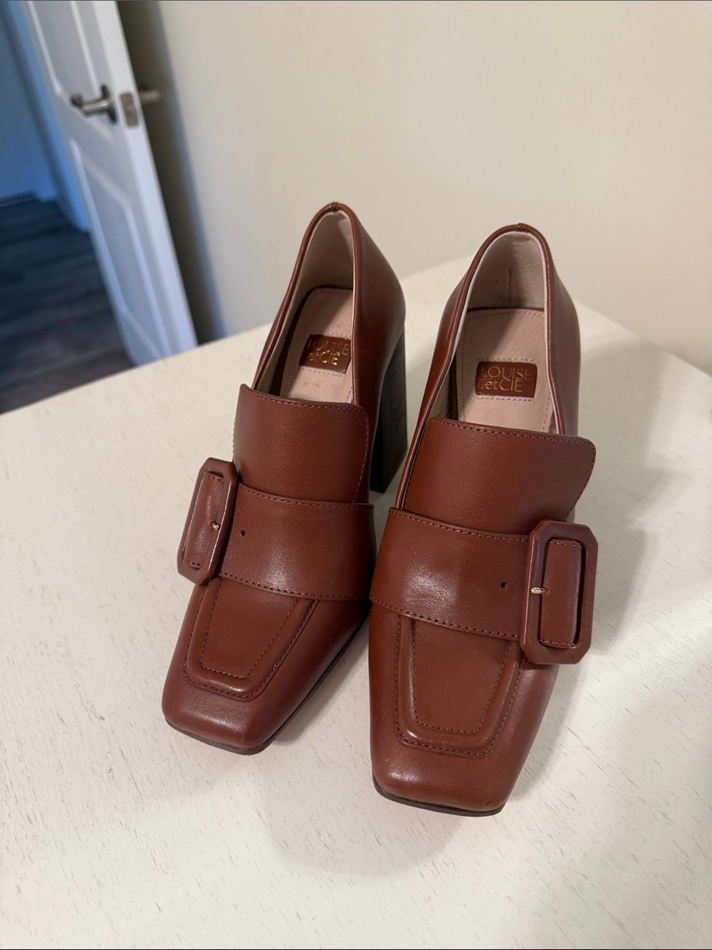 Louise et Cie Women’s Ovidio Cognac Leather Wedge Loafers with Buckle / Size 5